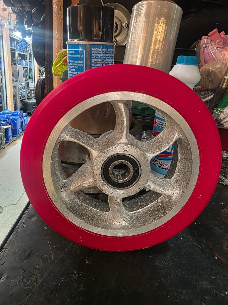 Rueda de poliuretano rojo con rin de aluminio