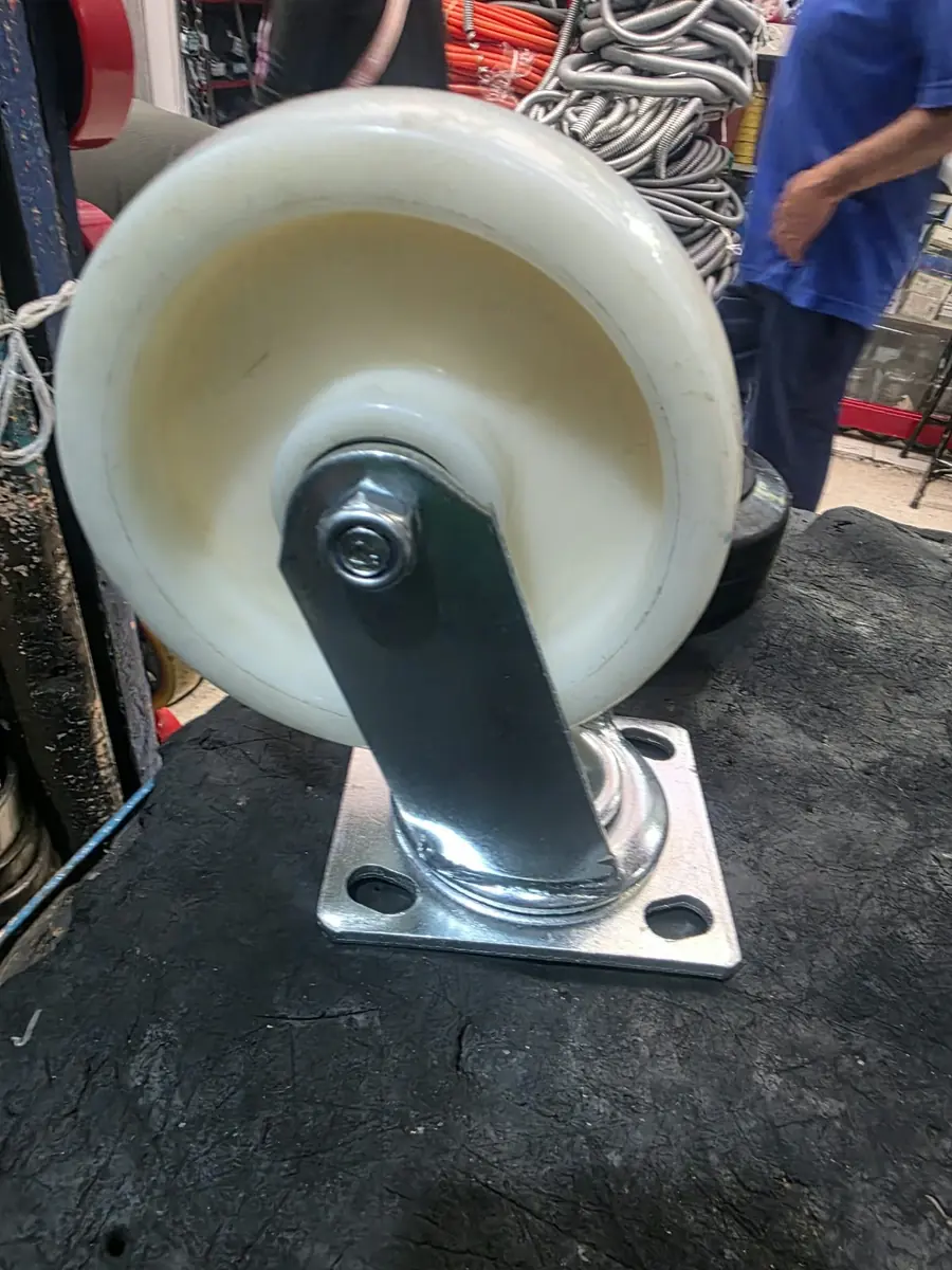 Rueda de nylamid con horquilla y placa base