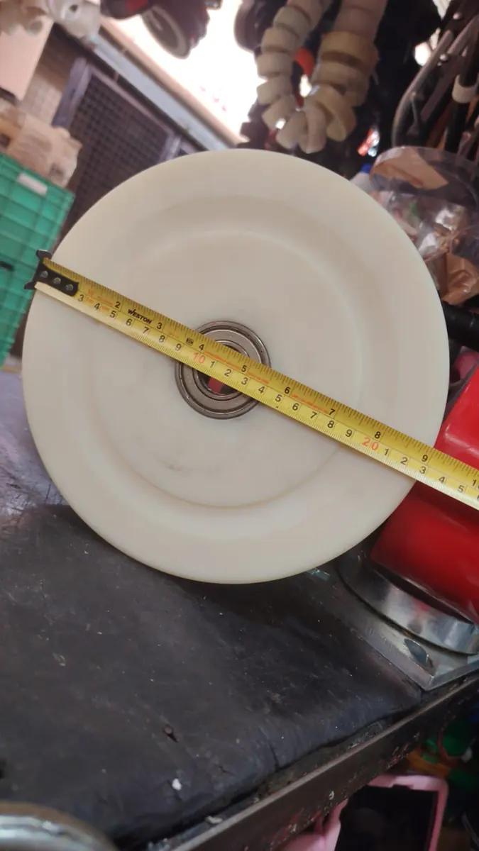 Rodaja de nylamid con flexómetro